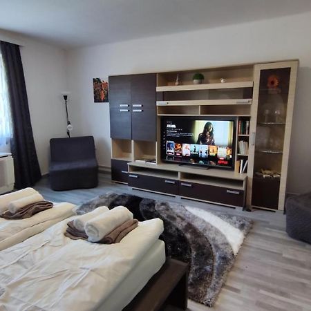 Freedom-Fehervar Apartman Székesfehérvár Esterno foto