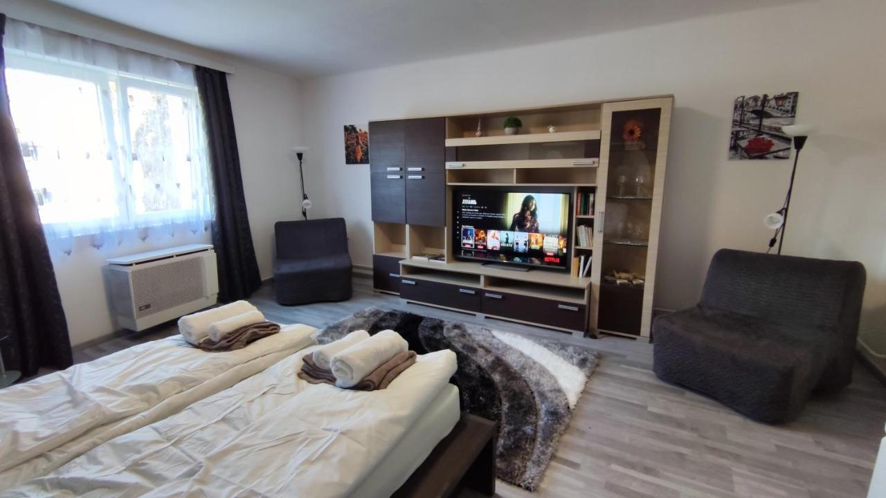 Freedom-Fehervar Apartman Székesfehérvár Esterno foto
