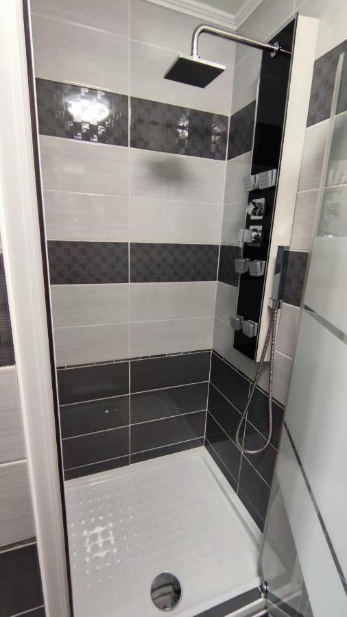 Freedom-Fehervar Apartman Székesfehérvár Esterno foto